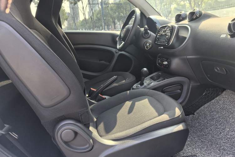 Used smart fortwo 2015 1.0L 52 kW Hardtop Passion Edition
