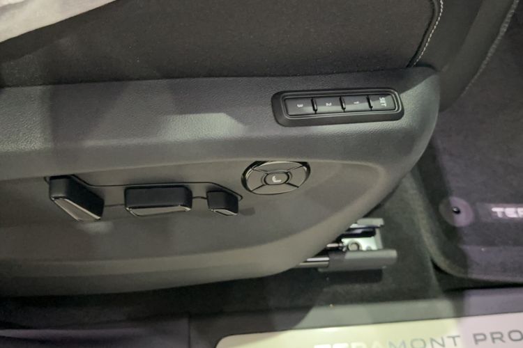 Used Volkswagen Teramont 2025 Tiguan Pro 450TSI 4Motion Crosswind Edition
