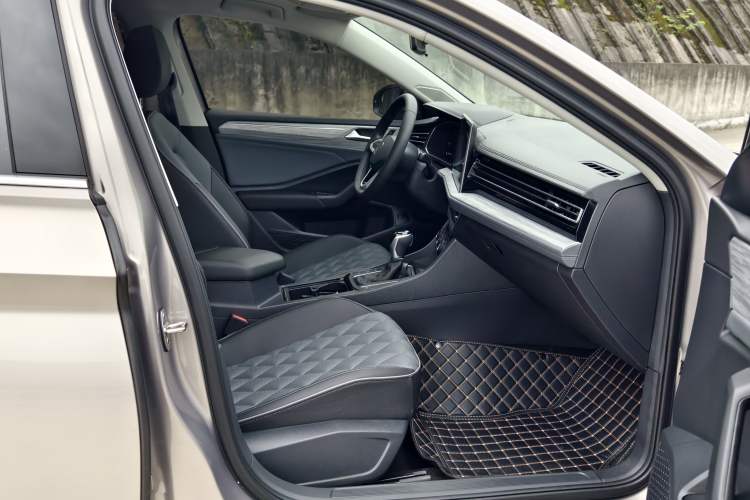 Used Volkswagen Sagitar 2024 300TSI DSG Excellence Edition Interior 6