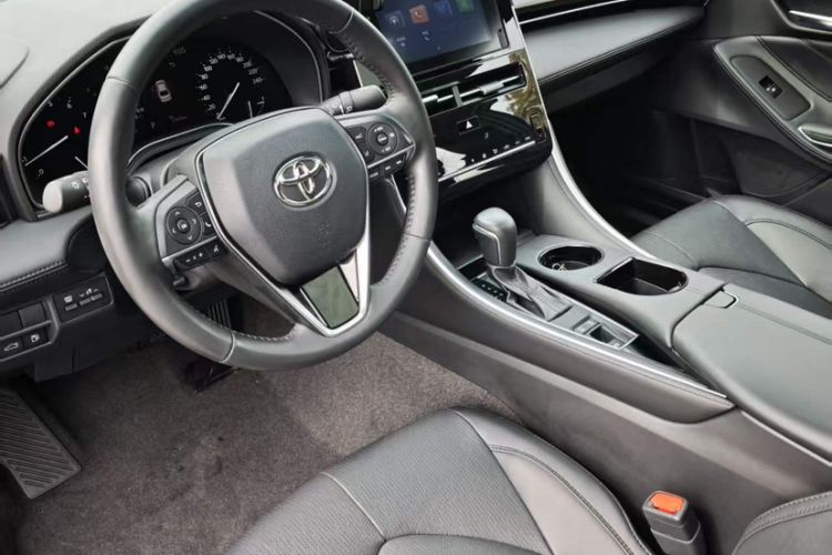 Used Toyota Avalon 2023 2.0L Premium Edition Interior 3