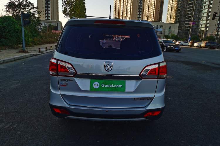 Used Baojun 730 2014 1.5L manual standard trim 7 seats
