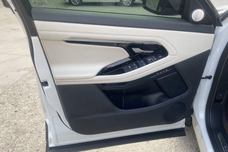 Used Land Rover Range Evoque 2022 Range Rover L 249 PS R-Dynamic HSE Luxury Edition Interior 7