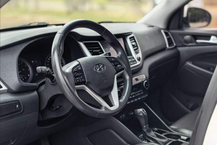 Used Hyundai Tucson 2015 1.6T Dual-Clutch Two-Wheel-Drive Smart Model
