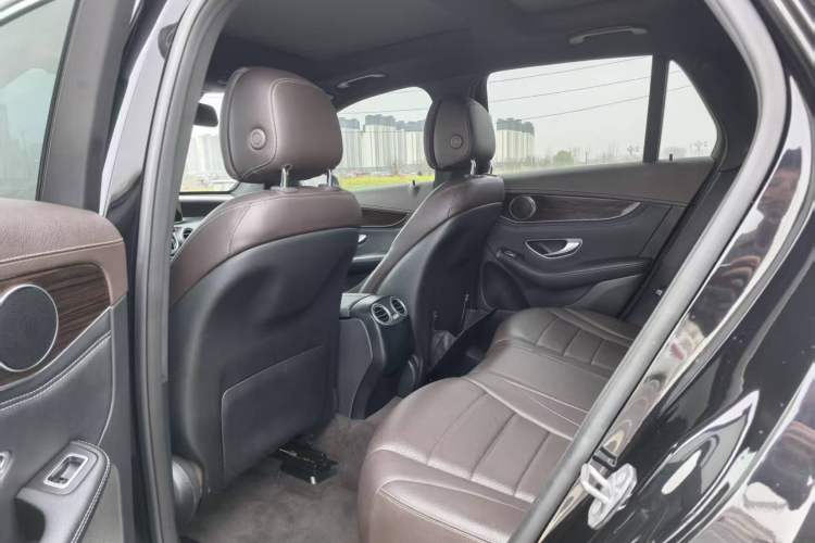 Used Mercedes-Benz GLC 2018 Facelifted GLC 260 4MATIC Dynamic Edition Interior 2