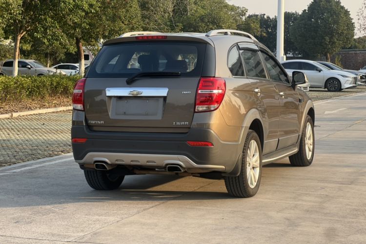 Used Chevrolet Captiva 2015 2.4L 4x4 Flagship Edition 7-Seater
