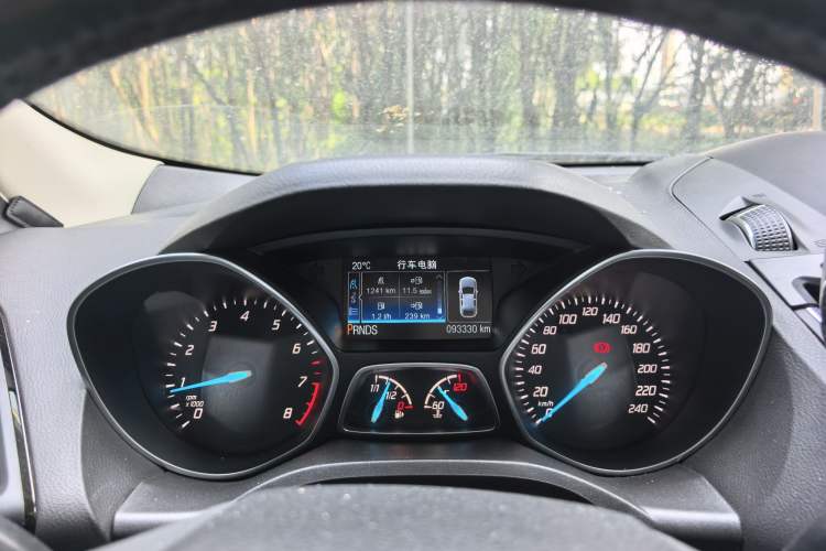 Used Ford Kuga 2015 2.0L GTDi Four-Wheel-Drive Sport Model Odometer Close Up