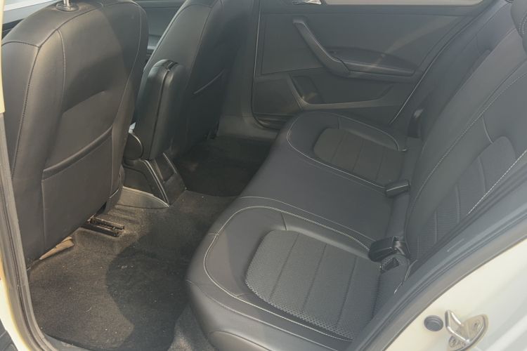 Used Skoda Rapid Spaceback 2016 Revised 1.6L Automatic Chuanxing Version Interior 2