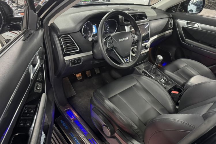 Used Haval H6 Coupe 2015 Blue-Label Facelift 2.0T Manual Two-Wheel Drive Urban Version
