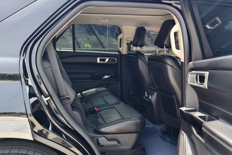 Used Ford Explorer 2020 EcoBoost 285 4x4 Trend Edition 7-Seater Interior 2