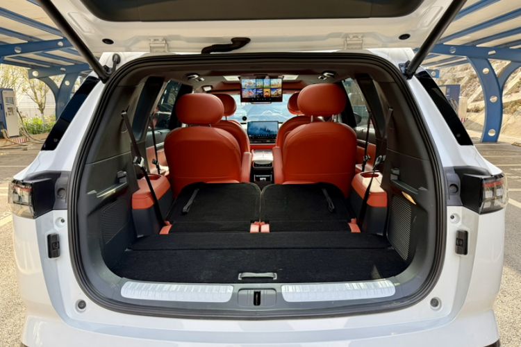 Used Dongfeng eπ eπ008 2024 636Max All-Electric Version 6 Seats Trunk