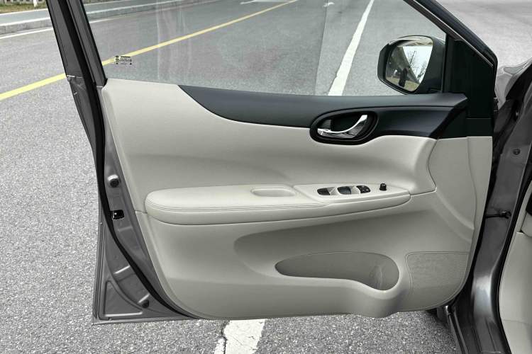 Used Nissan Tiida 2011 1.6L CVT Comfort Model
