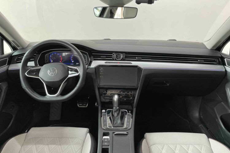 Used Volkswagen Magotan 2023 2 Million Units Commemorative Edition 330TSI DSG Luxury Version Interior 1