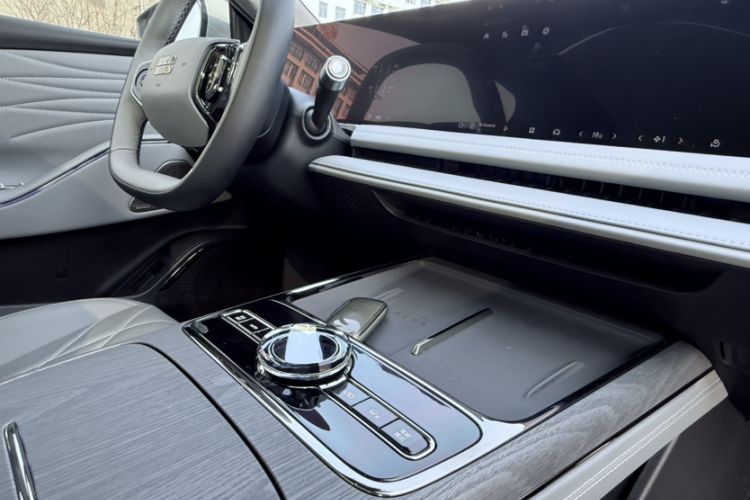 Used Geely Galaxy E8 2025 700 km Long-Range Intelligent Driving Version