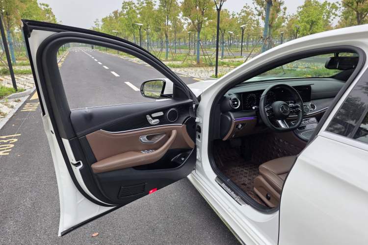 Used Mercedes-Benz E-Class 2021 Facelift E 260 L Sport Edition Interior 4