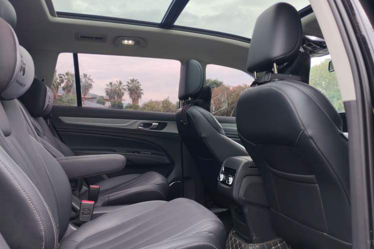 Used Ford Equator 2023 EcoBoost 225 Platinum Edition 7-Seater (2/2/3)
