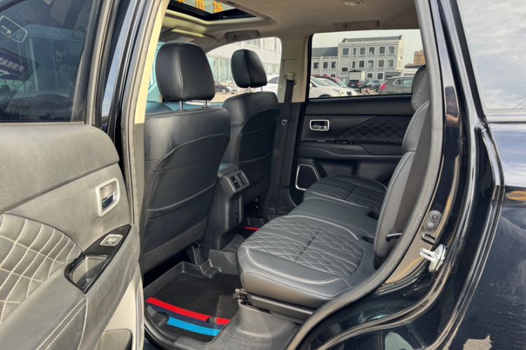 Used Mitsubishi Outlander 2021 2.0L Two-Wheel Drive Comfort Edition 7 Seats