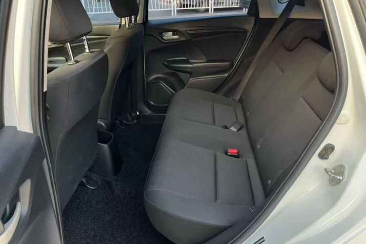 Used Honda Fit 2016 1.5L LX CVT Comfort Model Interior 4
