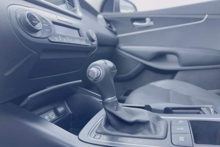 Used Kia Sorento 2016 Sorento L 2.4L Gasoline 4WD Custom Edition 7 Seats Emission Standard China V
