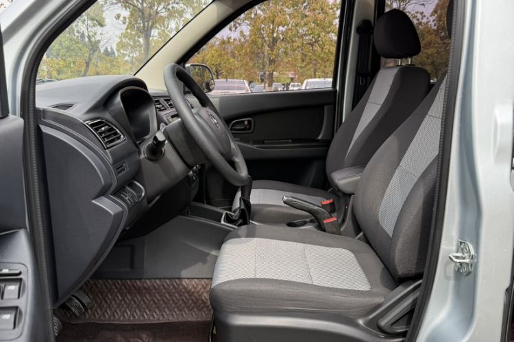 Used CHANGAN KAICHENG Ounuo S 2023 1.5L Deluxe Edition Dual-Steaming Air-Conditioned Passenger Van JL473QG 7 Seats Interior 3