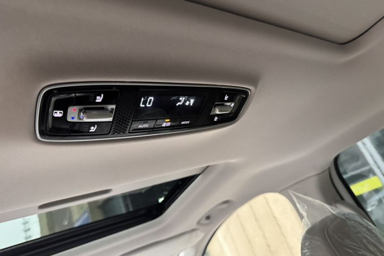 Used Roewe iMAX8 New Energy 2025 1.5T DMH Lu Zun Deluxe Edition Interior 6