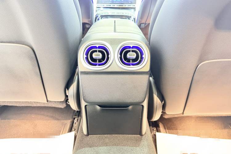 Used Mercedes-Benz C-Class 2023 Restyled C 260 L Night Edition Sports Version Interior 12