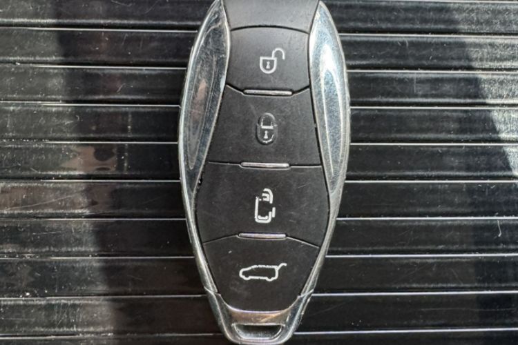 Used Hongqi HQ9 2023 2.0T Smart Connect Flagship Edition Interior 4