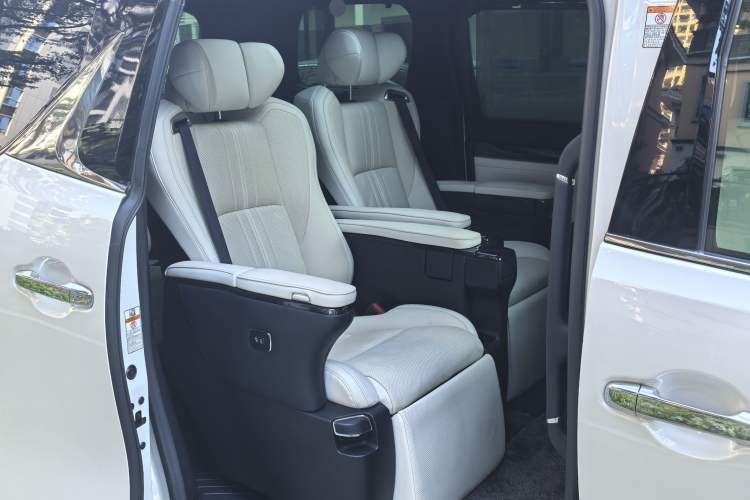 Used Lexus LM 2020 300h Seven-Seat Elegant Edition
