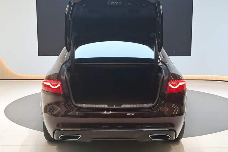 Used Jaguar XFL 2020 XFL 2.0T P200 Two-Wheel-Drive Elite Edition Trunk