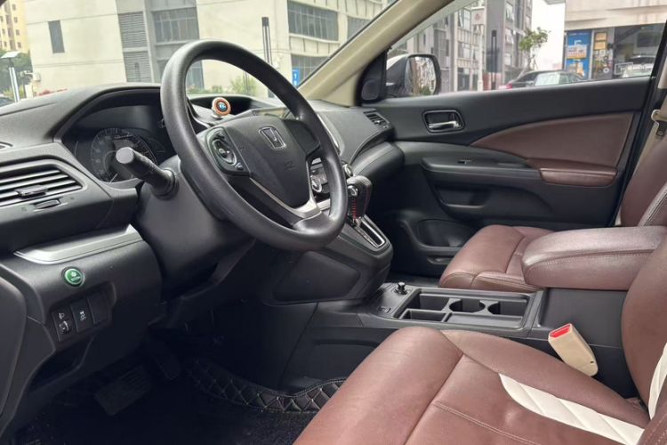 Used Honda CR-V 2015 2.0L two-wheel drive Fashion Edition Interior 2