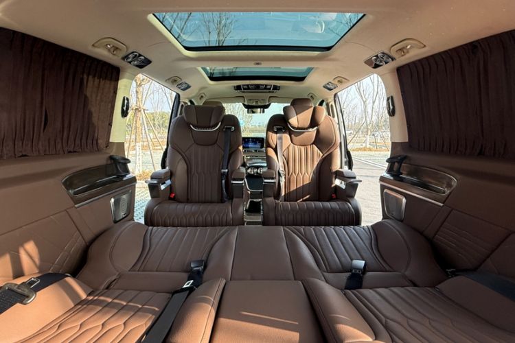 Used Mercedes-Benz V-Class 2024 V 300 Pilot Edition
