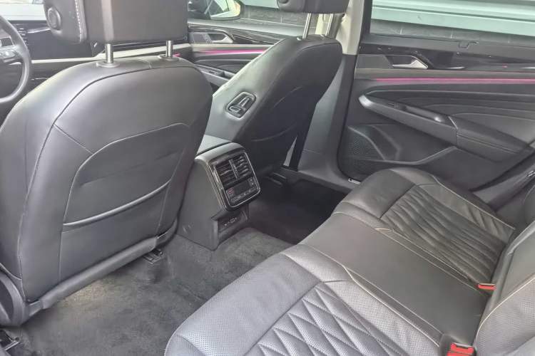 Used Volkswagen Passat 2020 330TSI Luxury Edition China VI