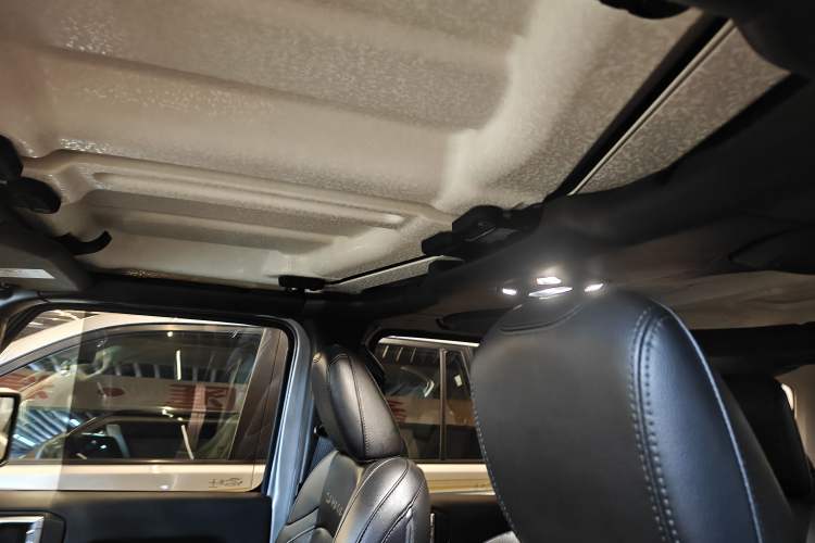 Used Jeep Wrangler 2019 2.0T Sahara 4-Door Version China V Standard Interior 5