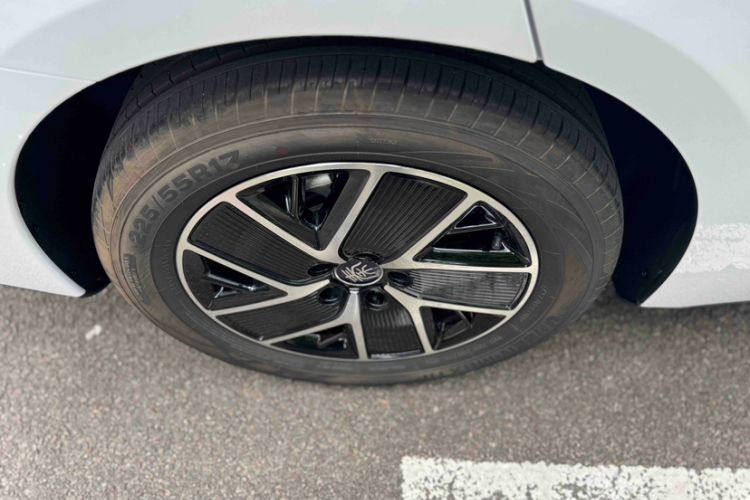 Used BYD Qin L 2025 DM-i Smart Drive 120KM Superior Model
