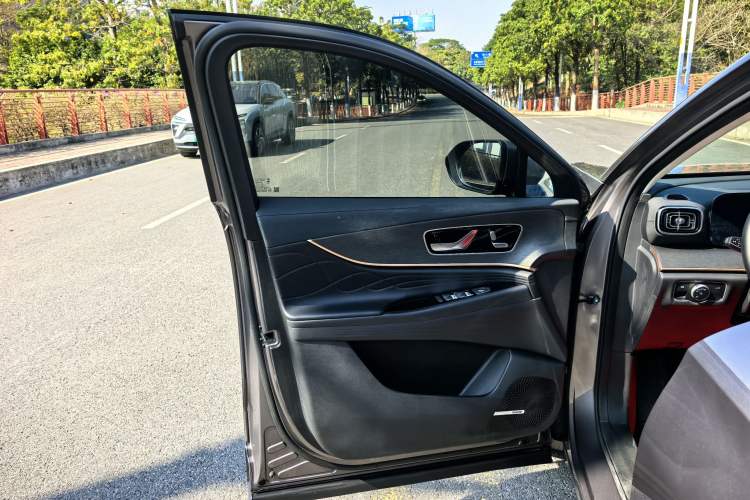 Used Chery Tiggo 9 2023 2.0T Dual-Clutch Two-Wheel Drive Leading Edition 5 Seats