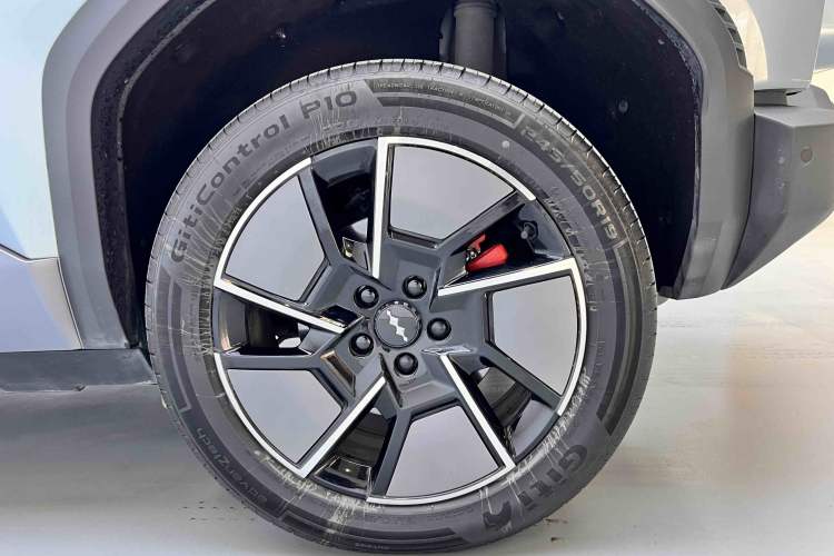 Used Formula Leopard Titanium 3 2025 501KM All-Wheel Drive Intelligent Driving Ultra Version