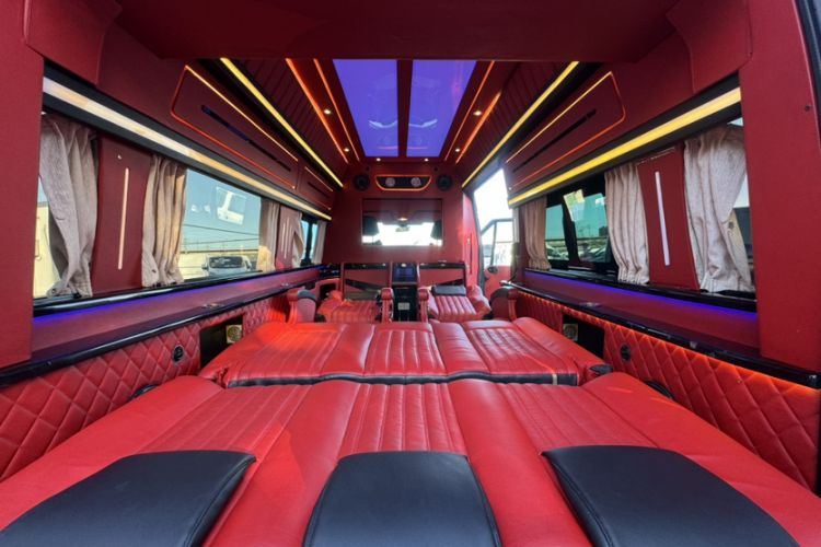 Used Ford Transit Custom 2016 2.2T Long-Wheelbase 6-Seater High-Roof Multi-Purpose Vehicle
