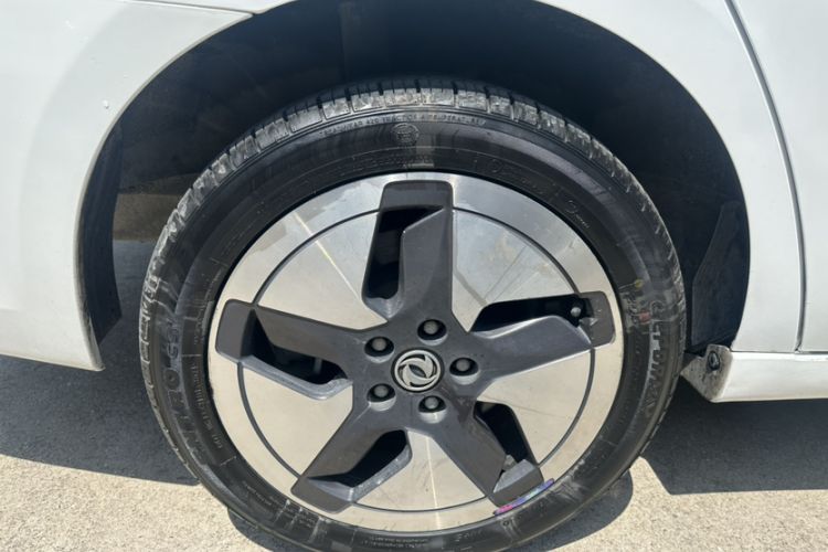 Used Dongfeng Aeolus E70 2023 500 Smart Version Lithium Iron Phosphate 48.6 kWh 110 kW
