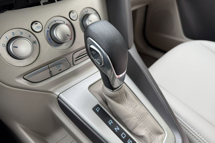 Used Ford Focus 2012 Sedan 1.6L Automatic Comfort Model Gear Lever