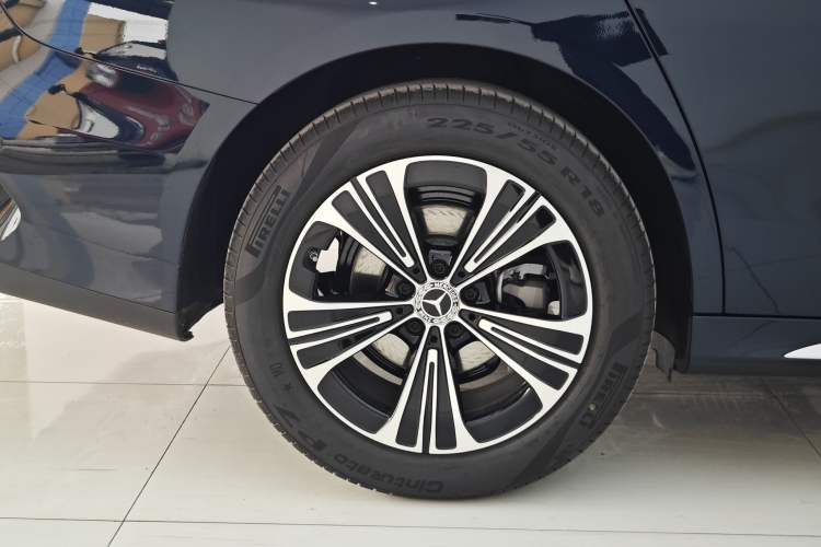 Used Mercedes-Benz E-Class 2025 E 260 L Sport Edition Exterior 7