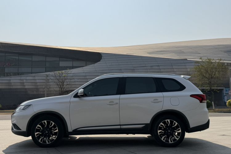 Used Mitsubishi Outlander 2019 2.0L Two-Wheel Drive Comfort Edition 5 Seats China VI Standard