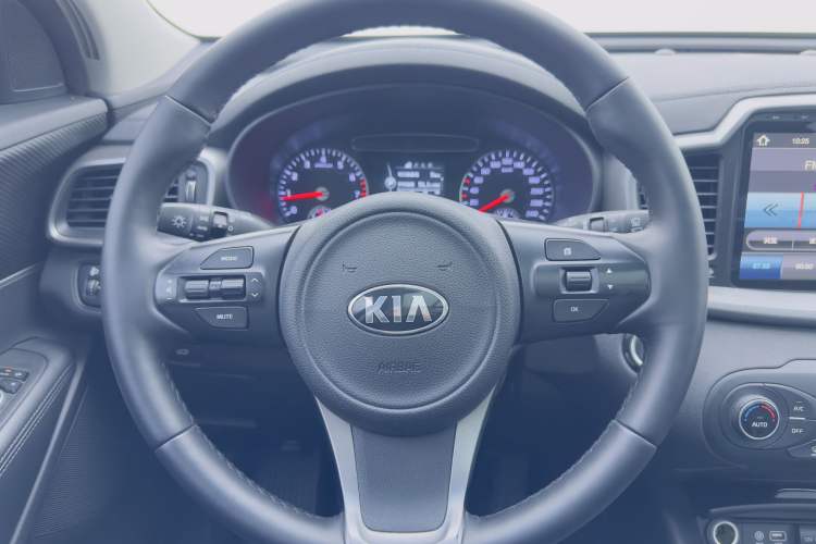 Used Kia Sorento 2016 Sorento L 2.4L Gasoline 4WD Custom Edition 7 Seats Emission Standard China V
