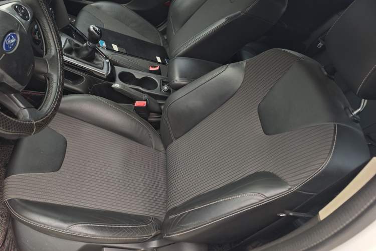 Used Ford Focus 2012 Hatchback 1.6L Manual Fashion Edition
