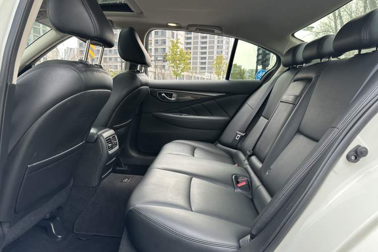 Used Infiniti Q50L 2018 2.0T Comfort Edition China VI Standard Interior 5