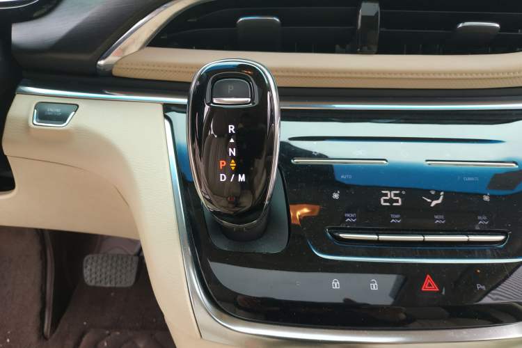 Used Buick GL8 2023 Facelifted Land Cruiser Executive Luxury Version