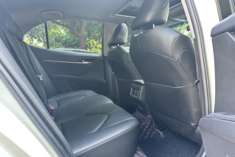 Used Toyota Camry 2021 2.0G Luxury Edition
