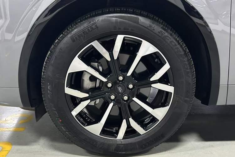 Used Ford Edge 2025 Ford Explorer L 2.0T EcoBoost E-Hybrid Four-Wheel-Drive 7-Seater Supreme Model