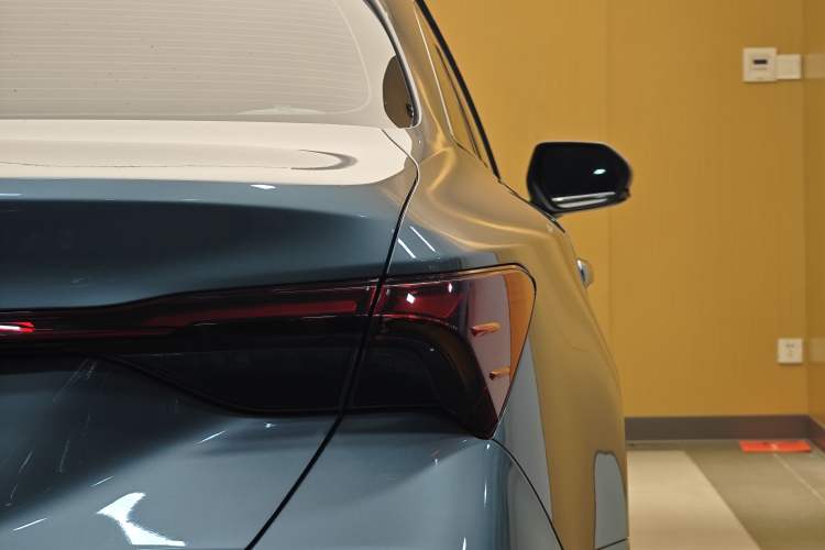 Used Toyota Avalon 2024 Dual-Motor 2.0L Luxury Edition