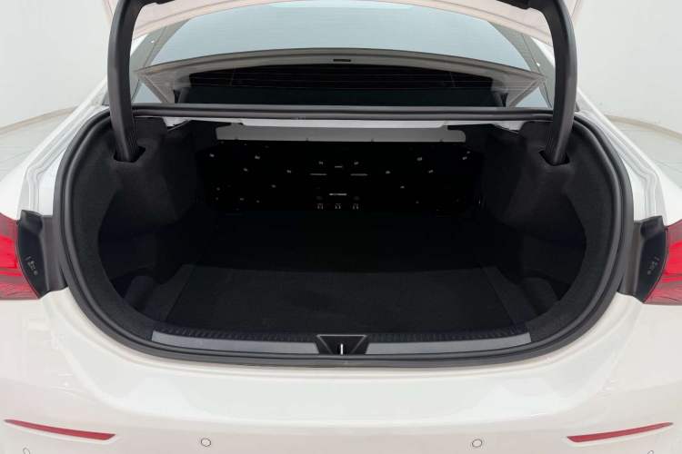 Used Mercedes-Benz A-Class 2024 Updated A 200 L Fashion Version Trunk