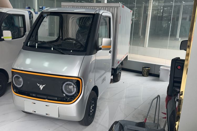 Used Neomor D02 2023 120km Van Comfort Version
