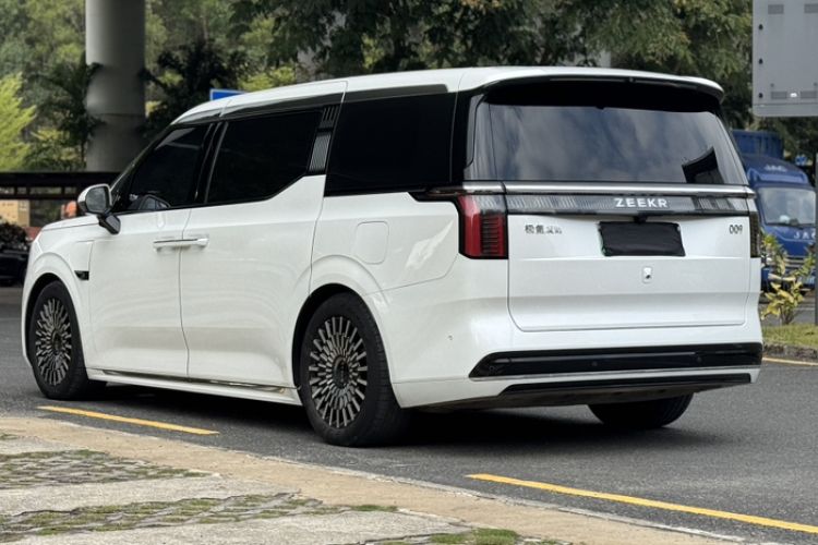 Used Zeekr 009 2024 7-Seater Aisle Version 108 kWh